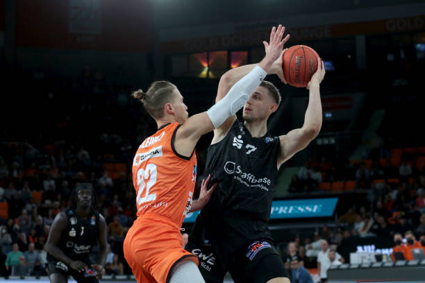 控和传球的 控和传球的