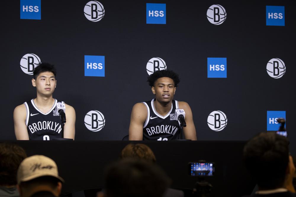 队树立了一 队树立了一